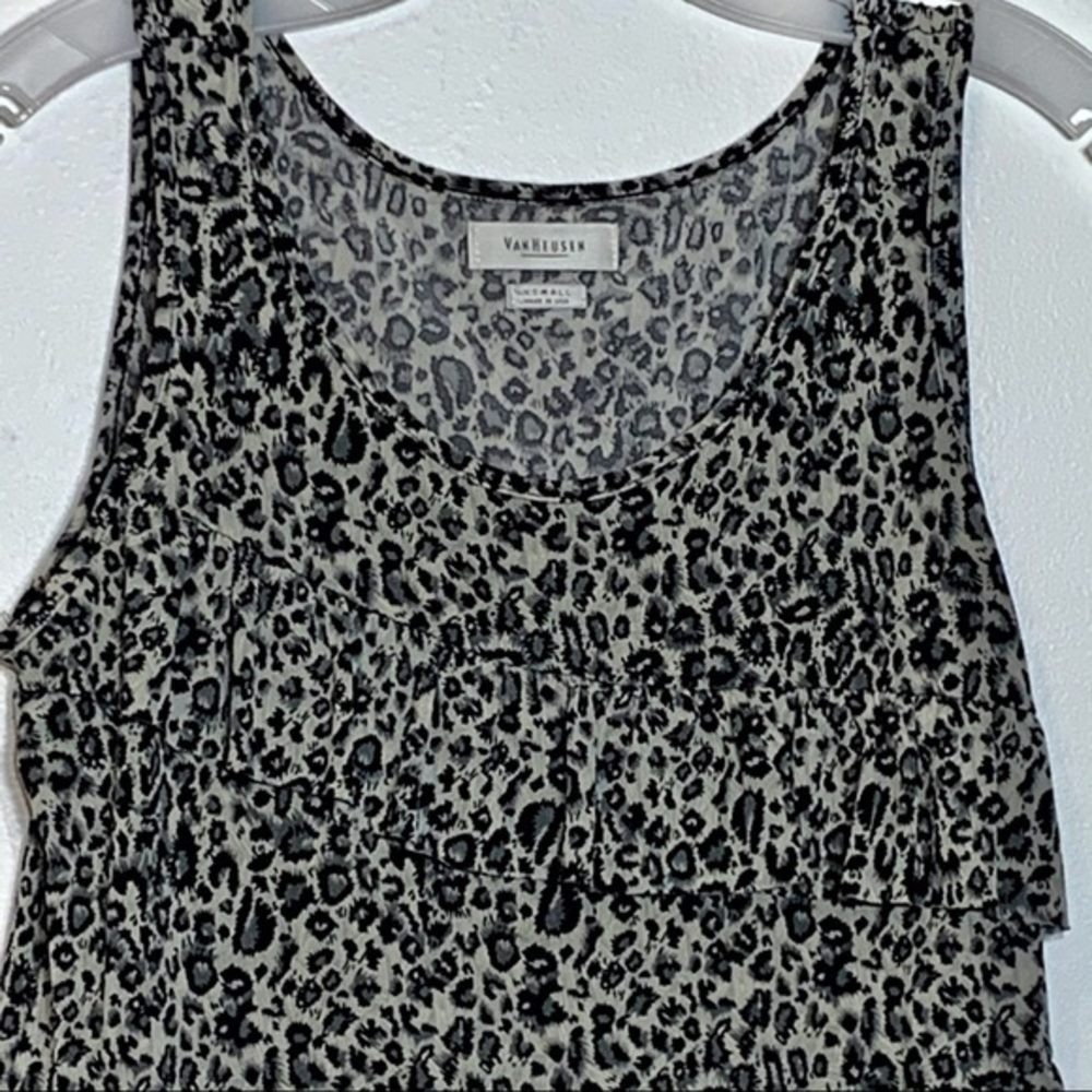 EUC Van Heusen leopard sleeveless animal print‎ top